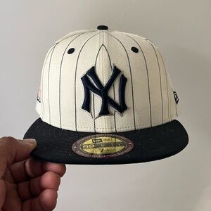New Era Pinstripe NY Yankees hat 7-5/8